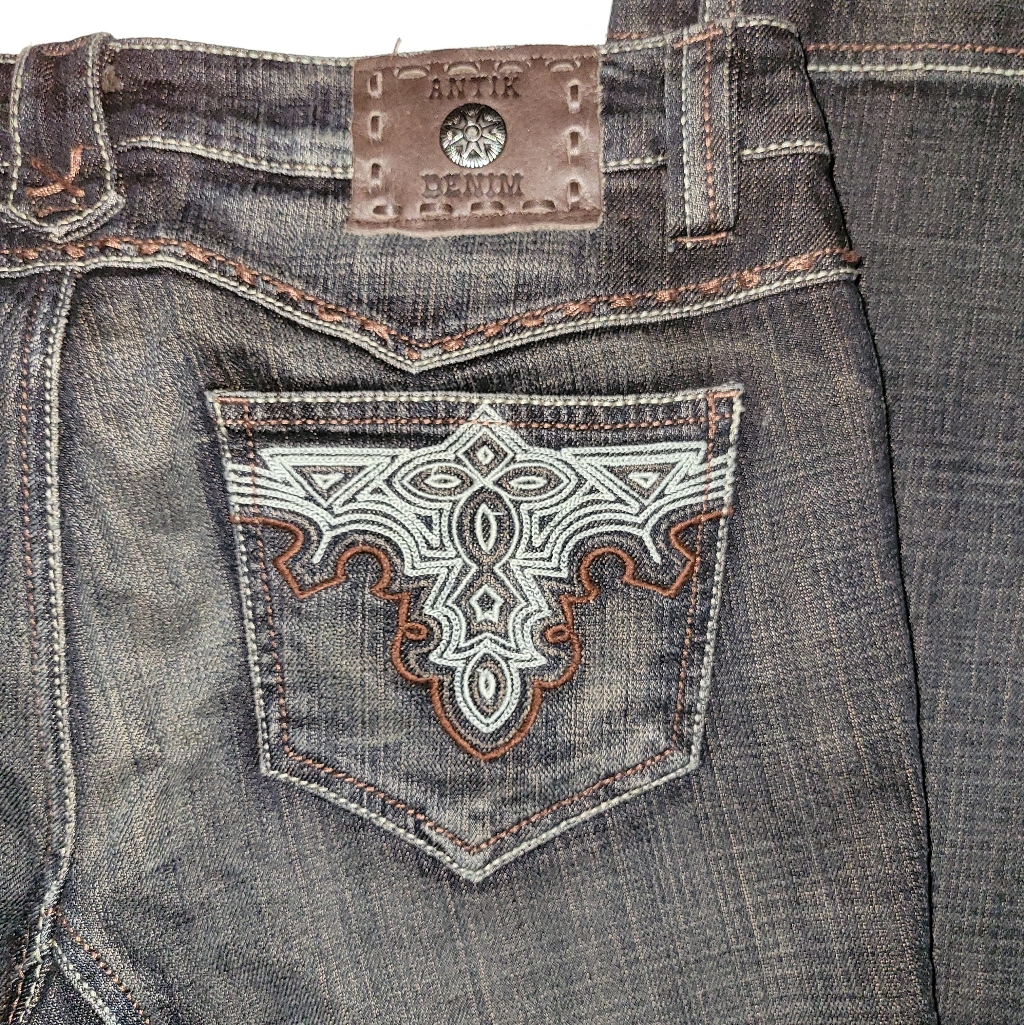 Antik Denim  Lowrise Bootcut Womens Denim With Embroidered Back Pockets Size 31